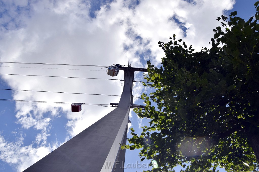 Koelner Seilbahn Gondel blieb haengen Koeln Linksrheinisch P198.JPG - Miklos Laubert